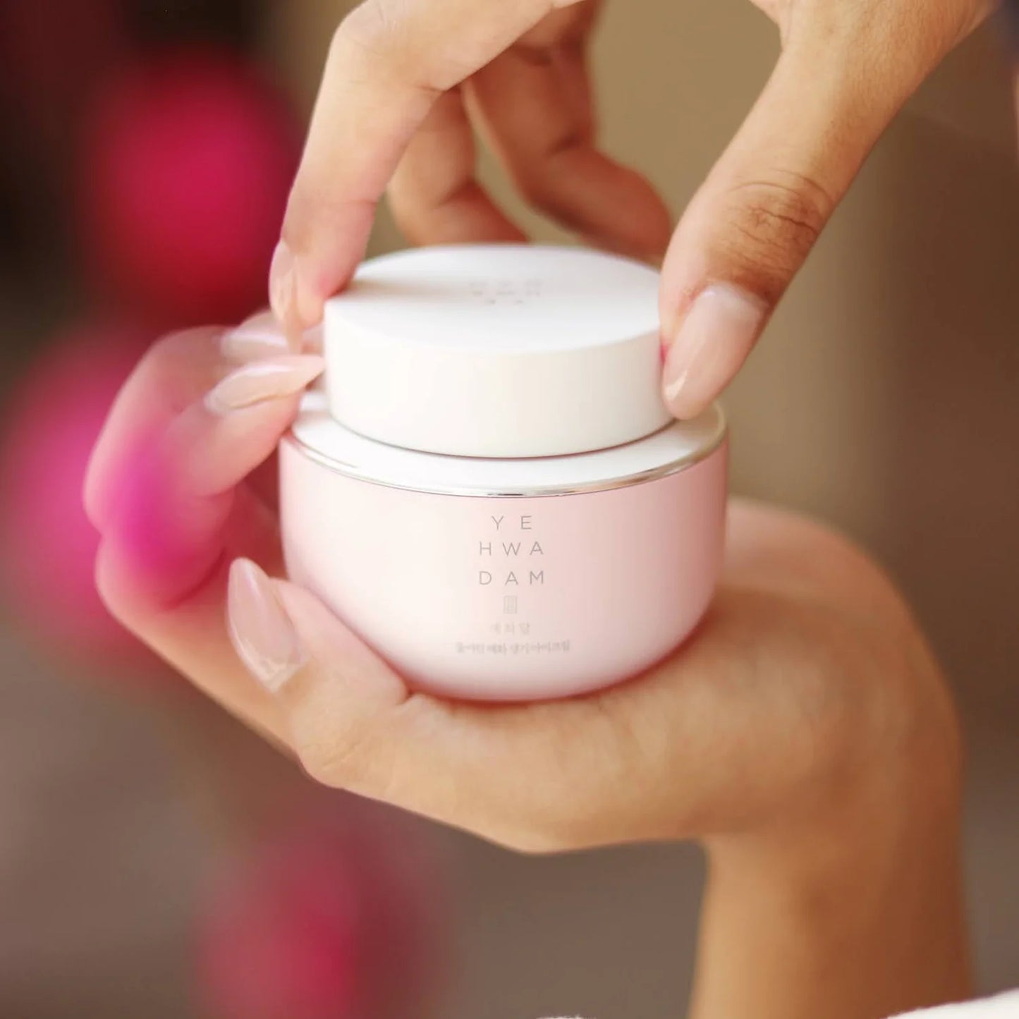 YEHWADAM - Crème Revitalisante pour les Yeux - Fleur de Prune 25ML